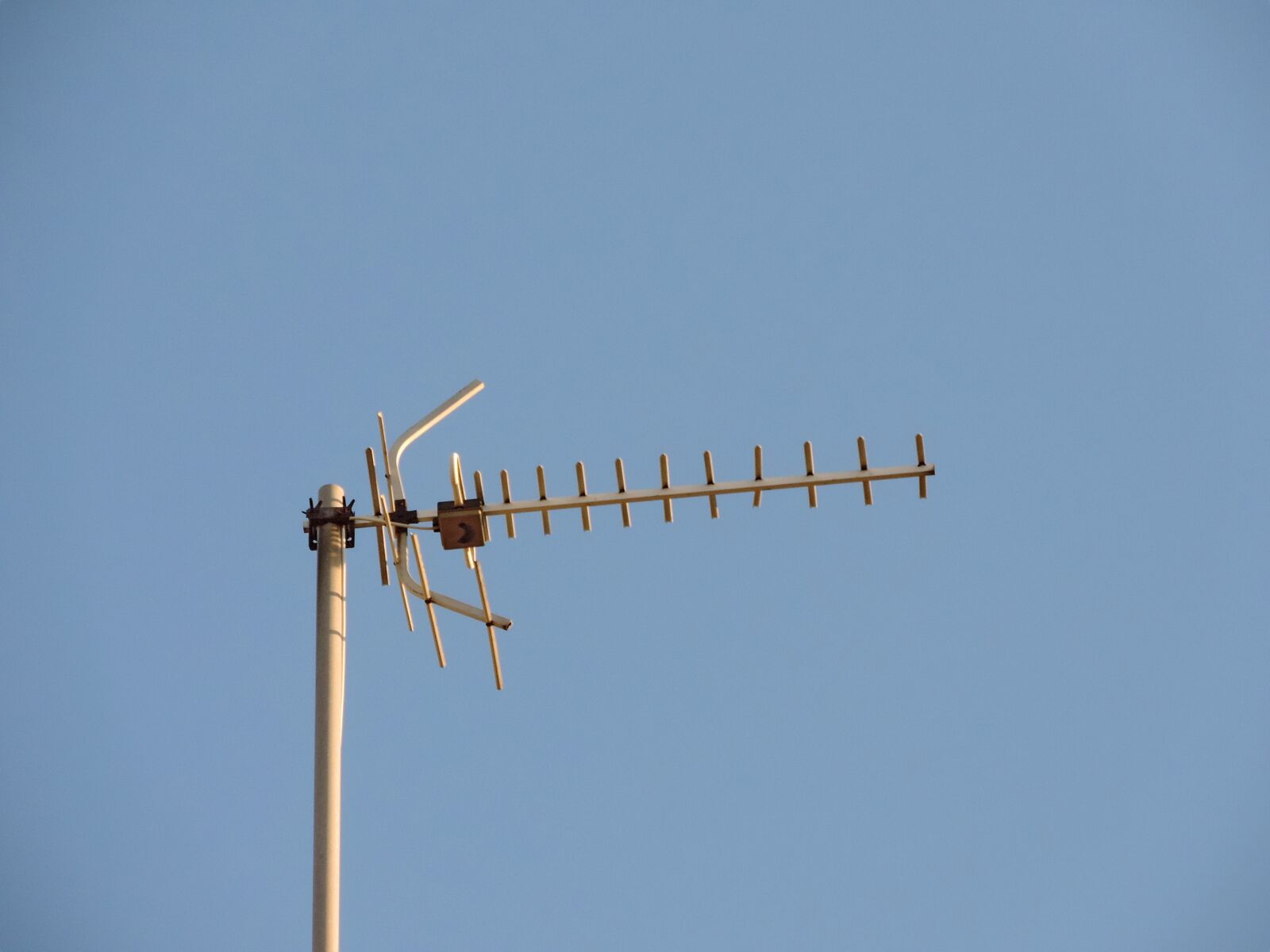 Nikon Coolpix P520 sample photo. Analog, antenna, television, wireless photography