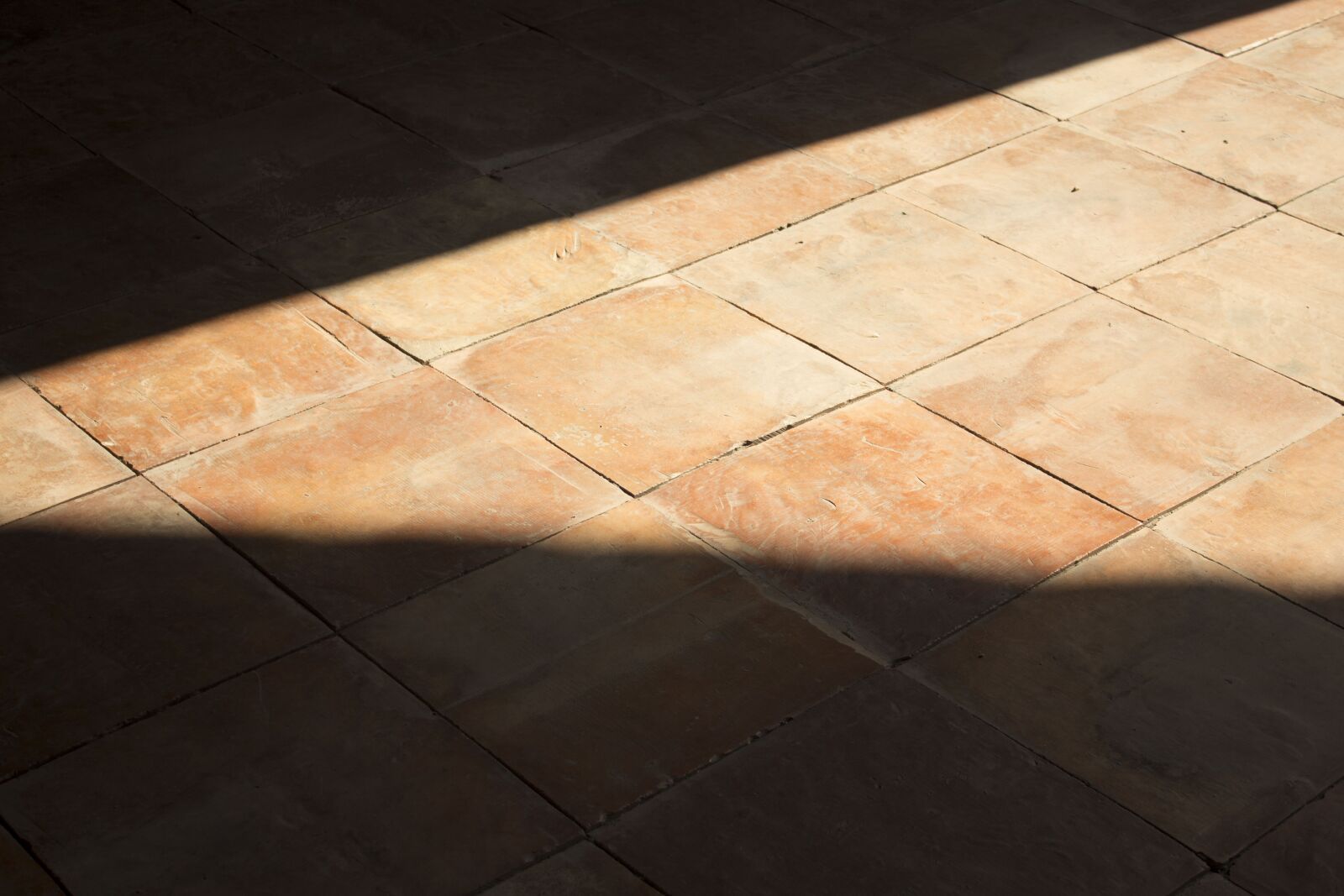 Canon EOS 600D (Rebel EOS T3i / EOS Kiss X5) sample photo. Light and shadow, floor photography