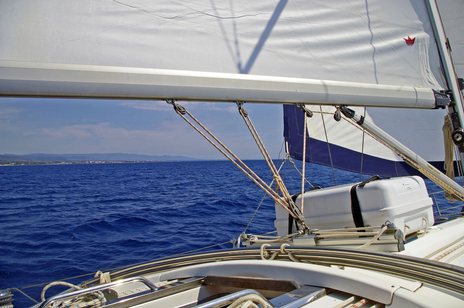Pentax K100D Super sample photo. Sea, sailing boat, horizon photography