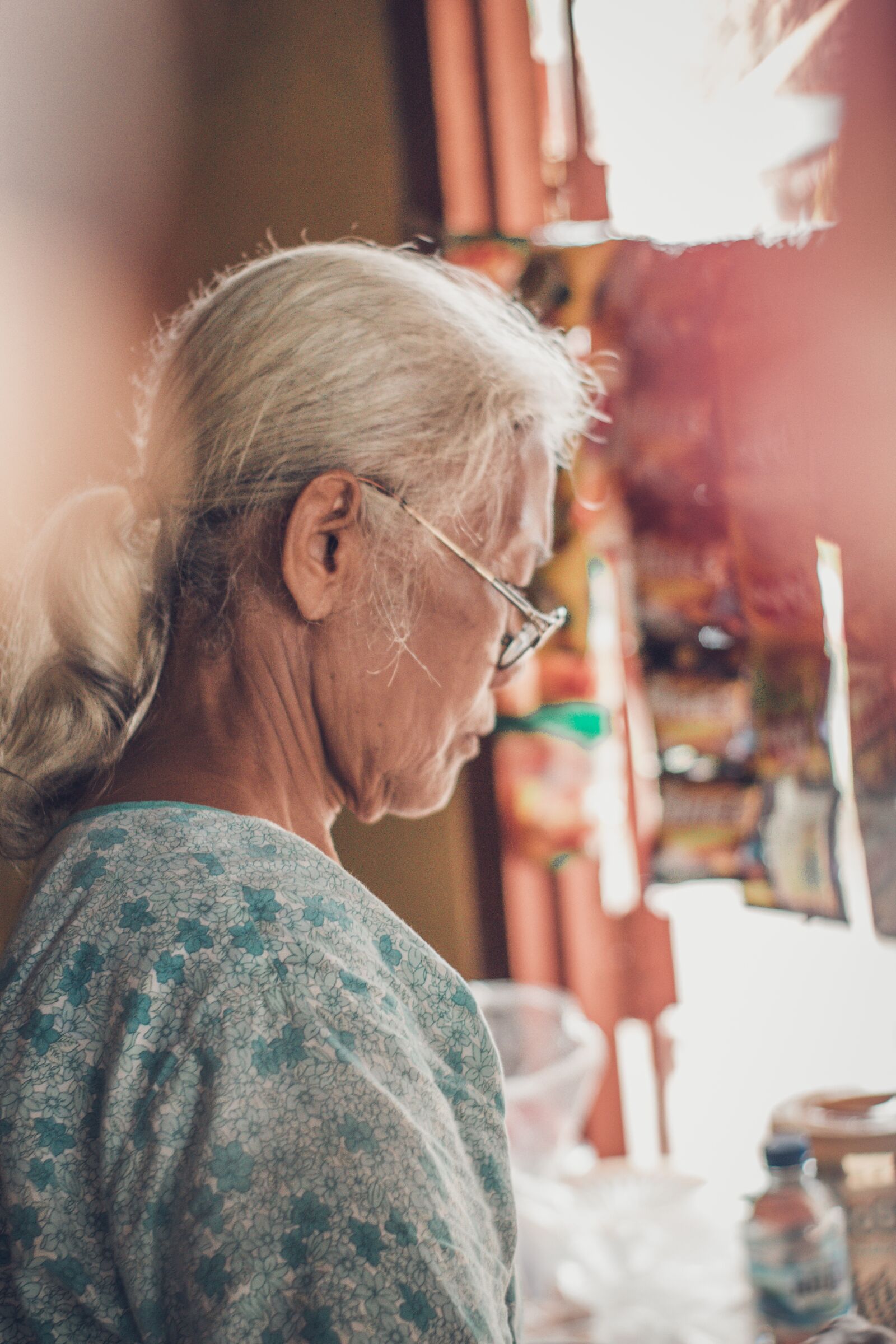 YN50mm f/1.8 II sample photo. Old woman, woman, grandma photography