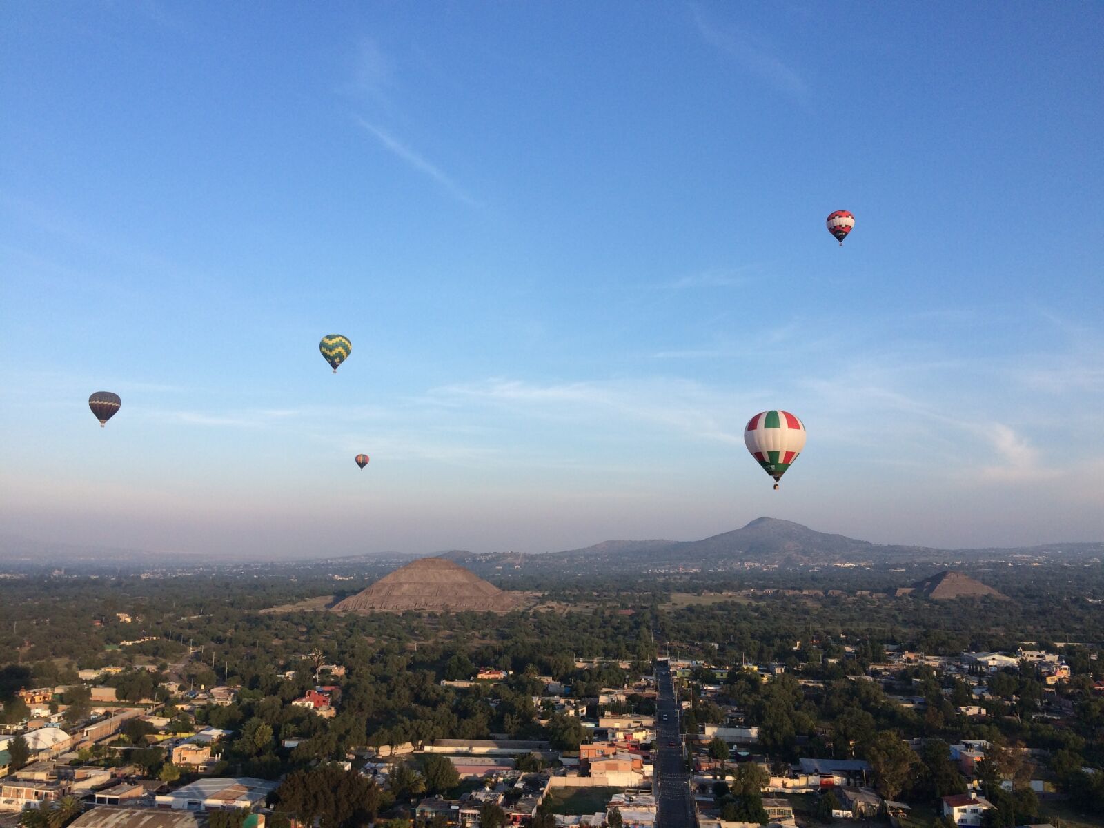 iPhone 5s back camera 4.15mm f/2.2 sample photo. Mexico, balloons, pyramids photography