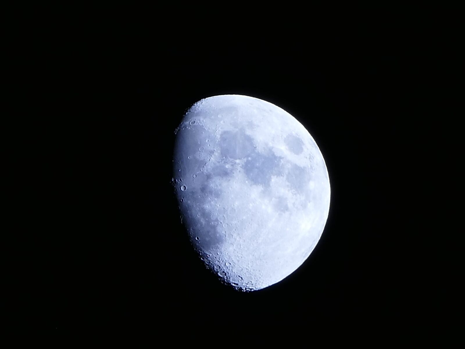 Panasonic Lumix DMC-FZ1000 sample photo. Moon, black, night photography
