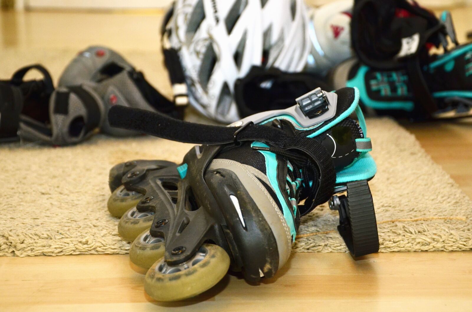 Nikon D5100 sample photo. Wheels, shoes, sport, driving photography