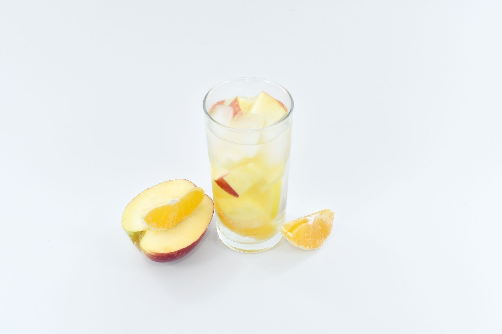 Nikon D5500 sample photo. Apple, beverage, glass, ice photography
