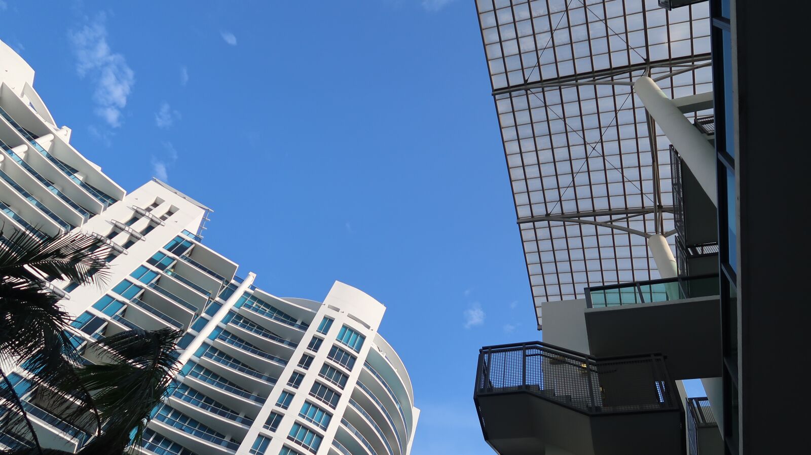 Canon PowerShot G7 X Mark II sample photo. Sky, skyscraper, business photography