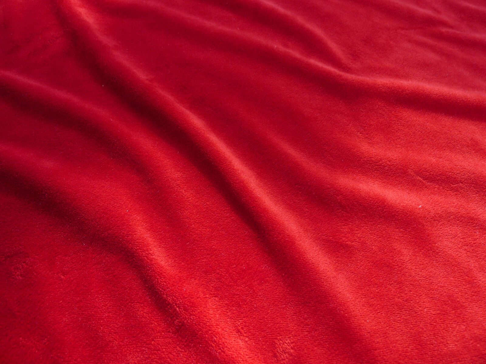 Panasonic Lumix DMC-LX5 sample photo. Background, red, velvet photography