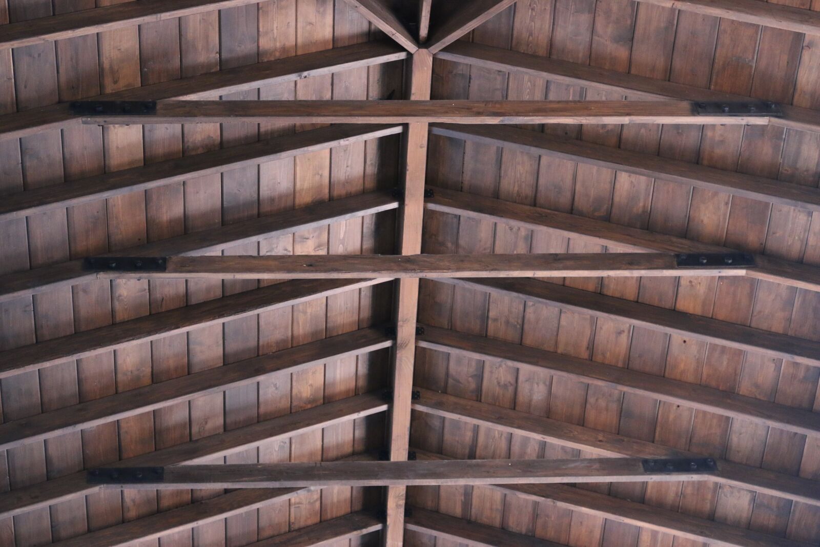 Canon EOS 70D sample photo. Roof, wooden roof, architecture photography