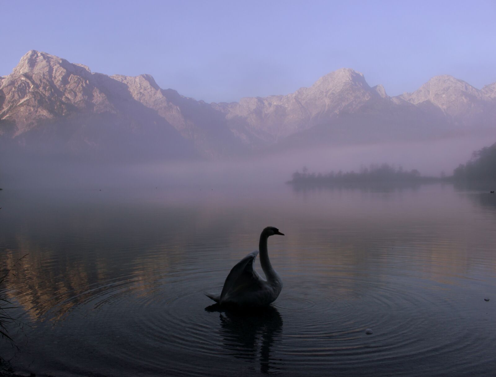 Canon EOS 100D (EOS Rebel SL1 / EOS Kiss X7) sample photo. Mountains, lake, water photography