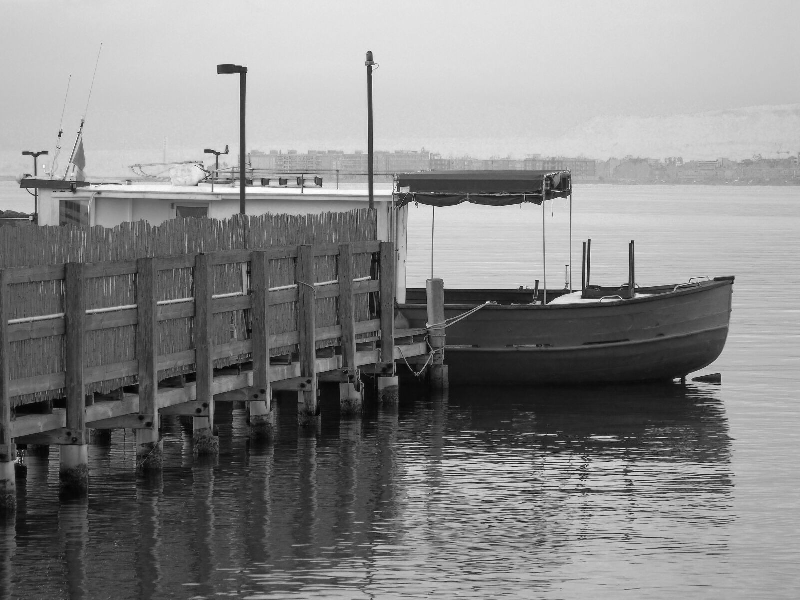 Sony Cyber-shot DSC-H400 sample photo. Boat, jetty, sicily photography
