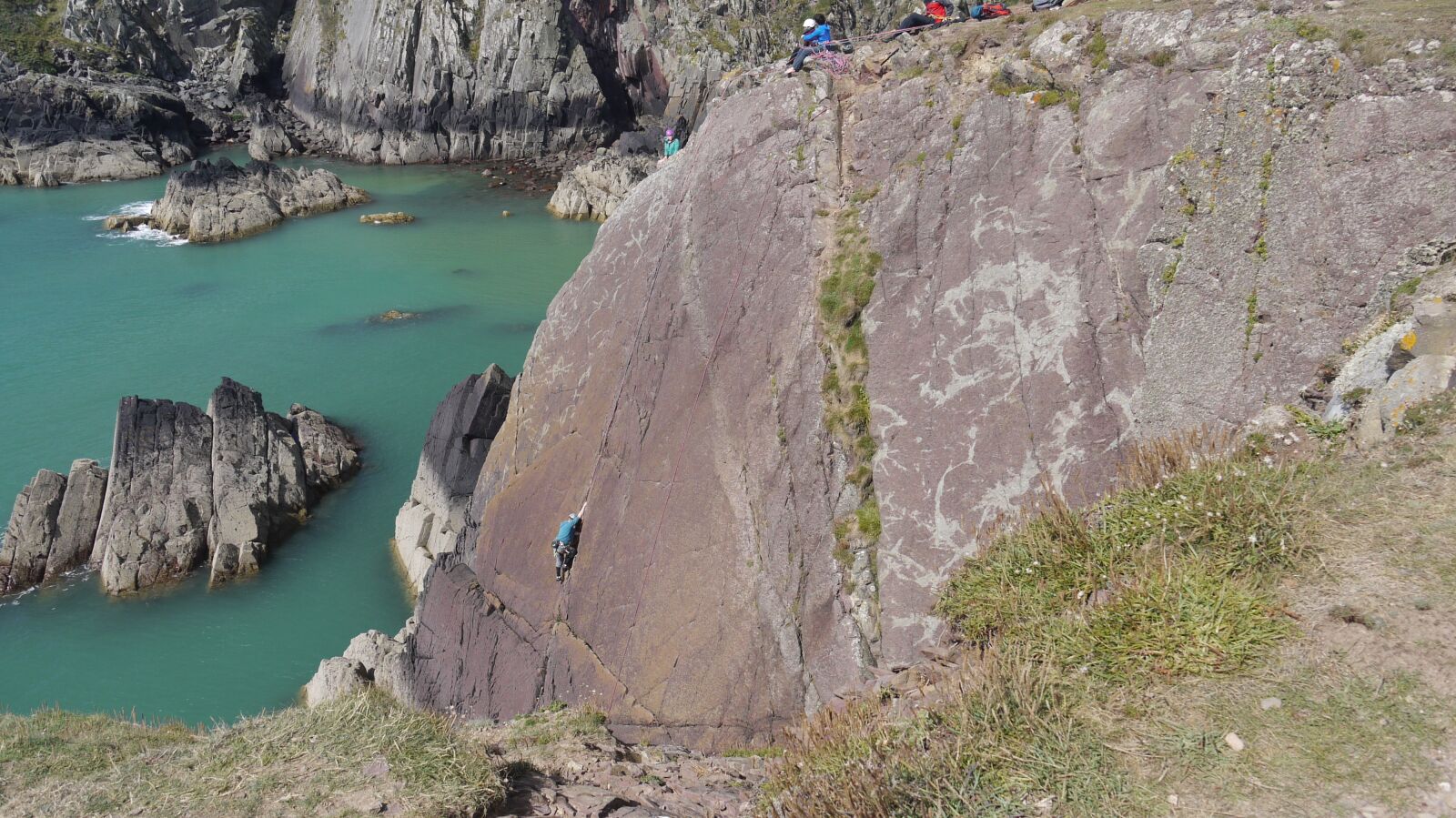Panasonic Lumix DMC-G1 sample photo. Climb, cliffs, sea photography