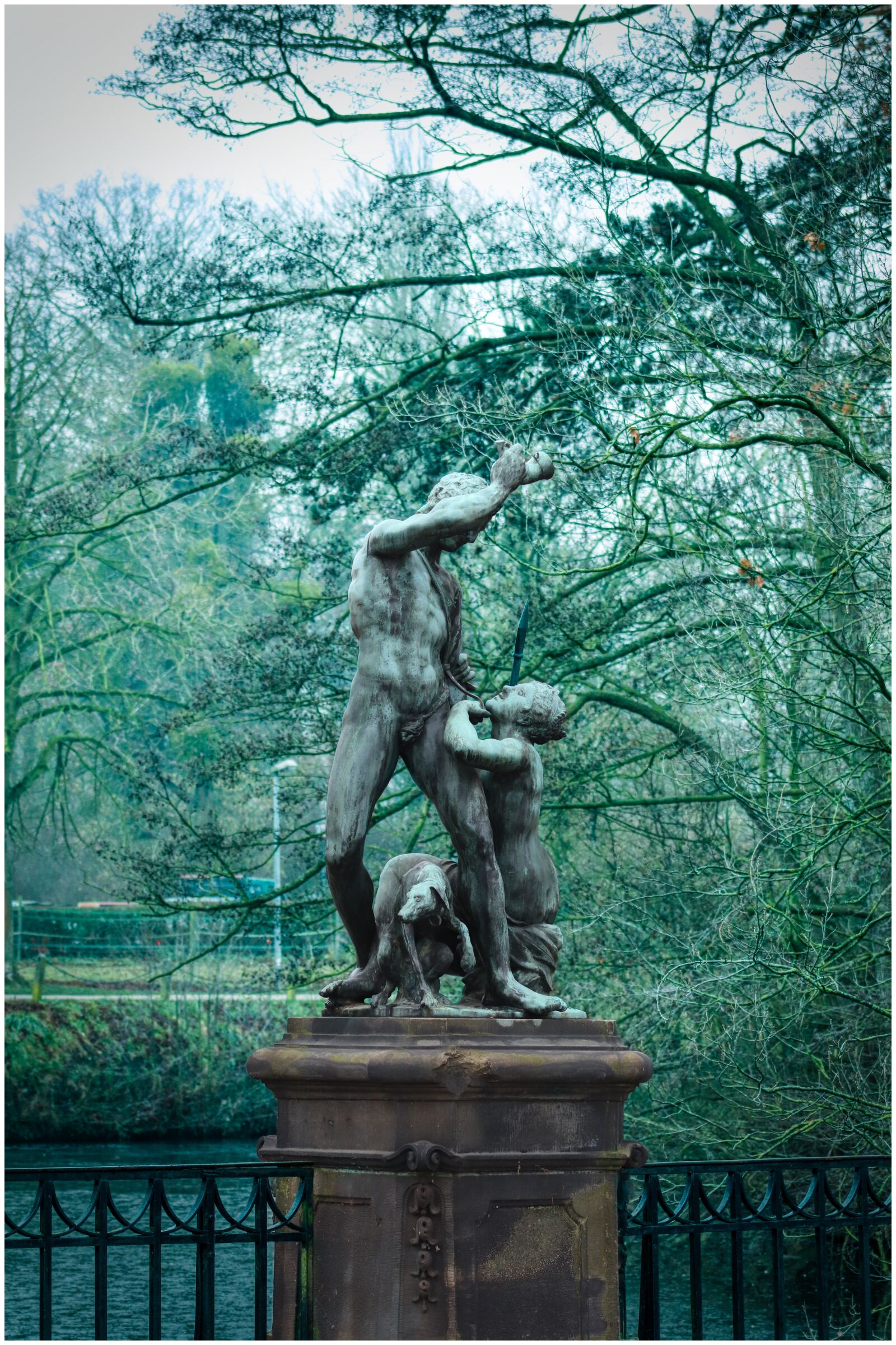 Canon EF75-300mm f/4-5.6 sample photo. Statue, monument, figure photography