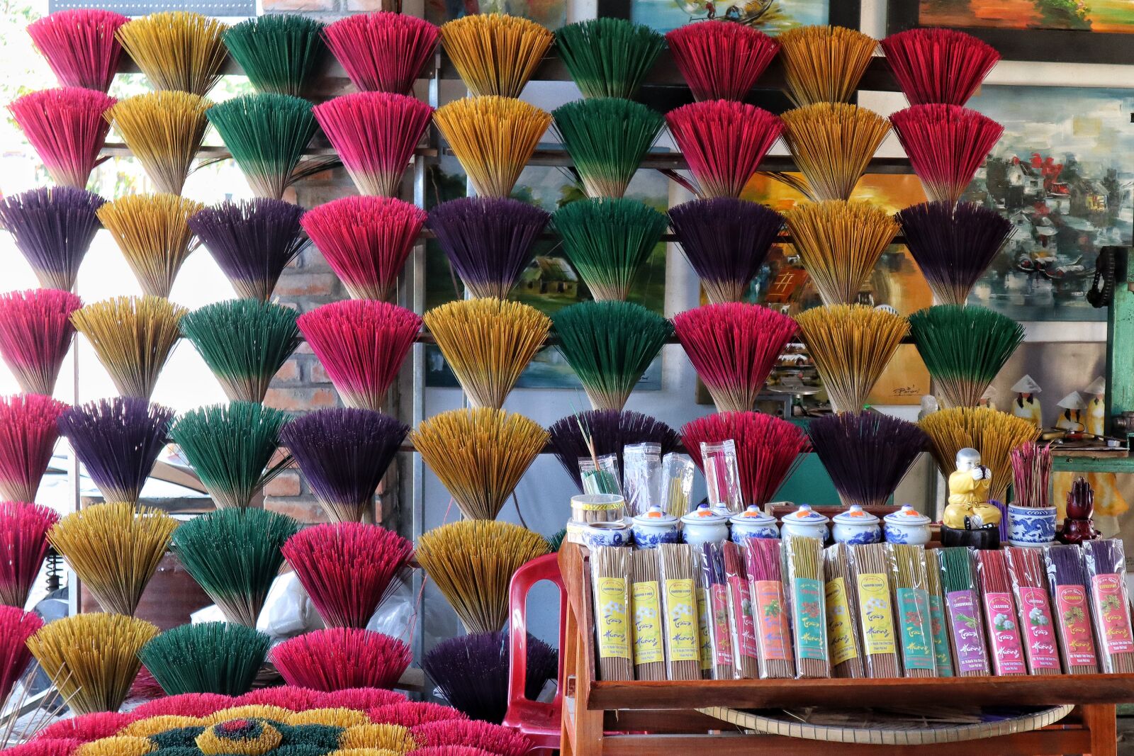 Canon EF-M 15-45mm F3.5-6.3 IS STM sample photo. Incense, shop, color photography