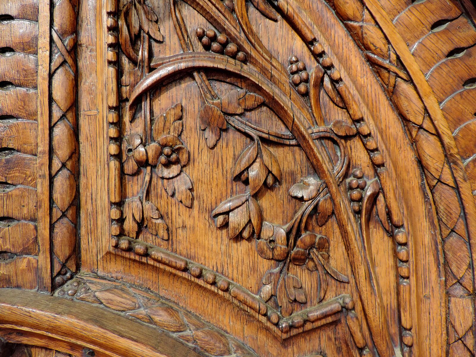 Nikon Coolpix P520 sample photo. Carving, furniture, handmade, teak photography