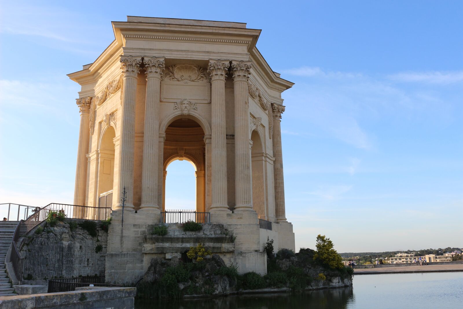 Canon EOS 100D (EOS Rebel SL1 / EOS Kiss X7) sample photo. Montpellier, water tower, romans photography