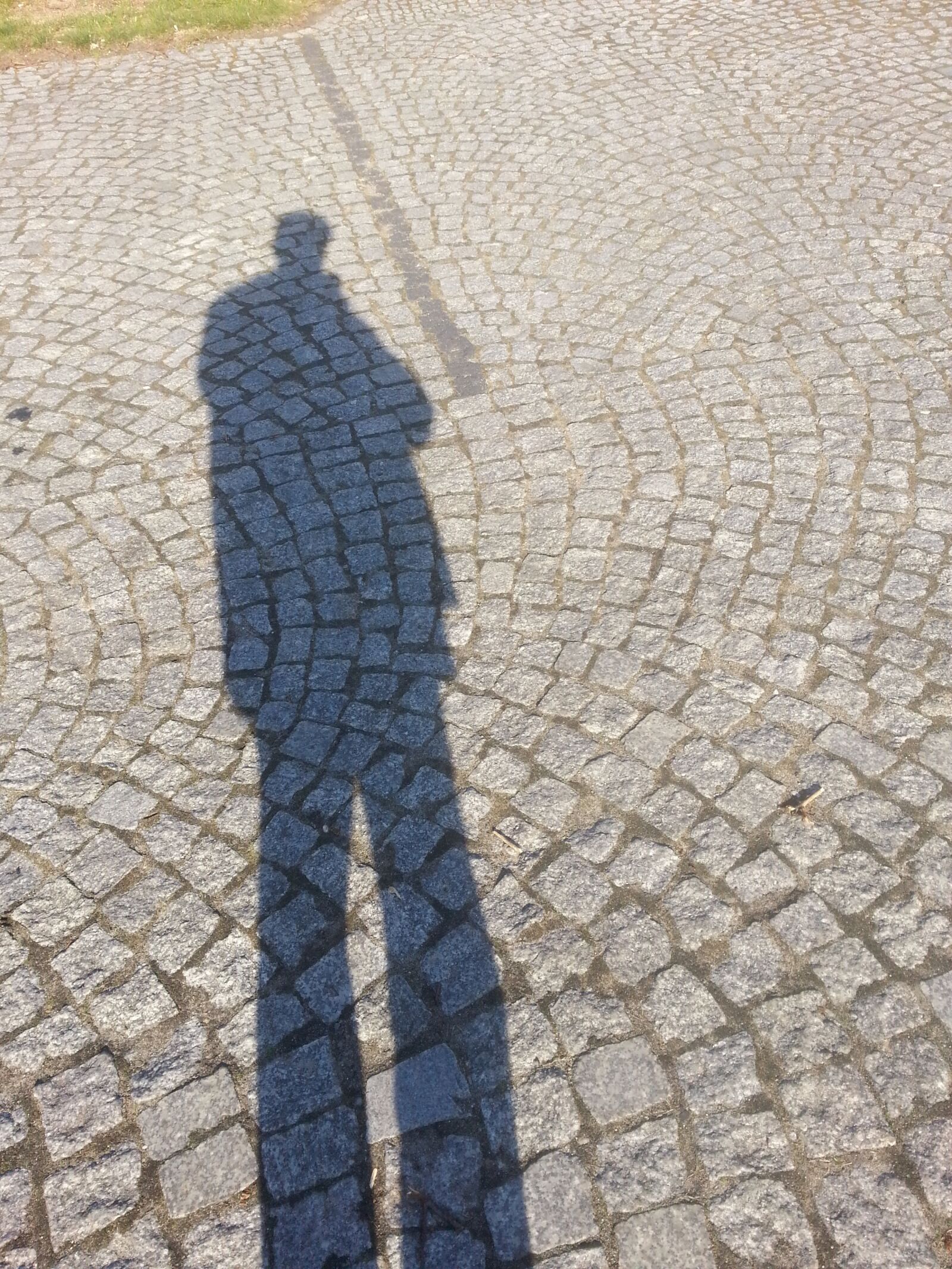 Samsung Galaxy Note2 sample photo. Shadow, spirit, pavement photography