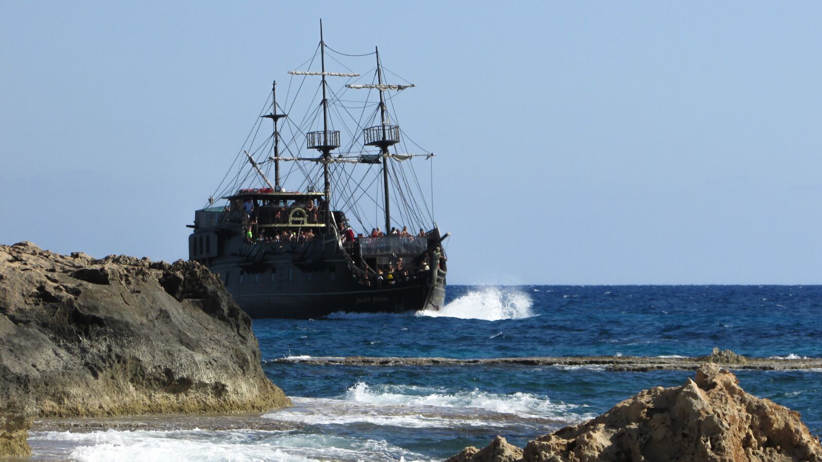 Canon PowerShot SX400 IS sample photo. Pirate ship, black pearl photography