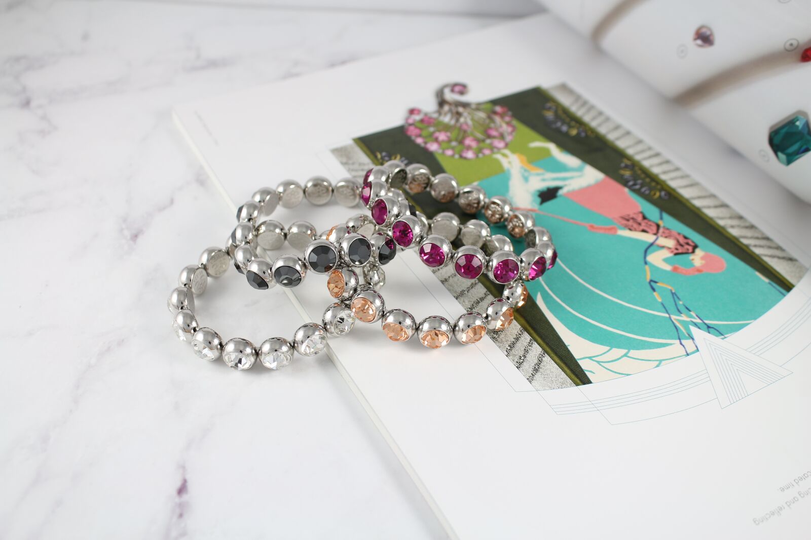 Canon EOS 700D (EOS Rebel T5i / EOS Kiss X7i) sample photo. Crystal, hand chain, swarovski photography