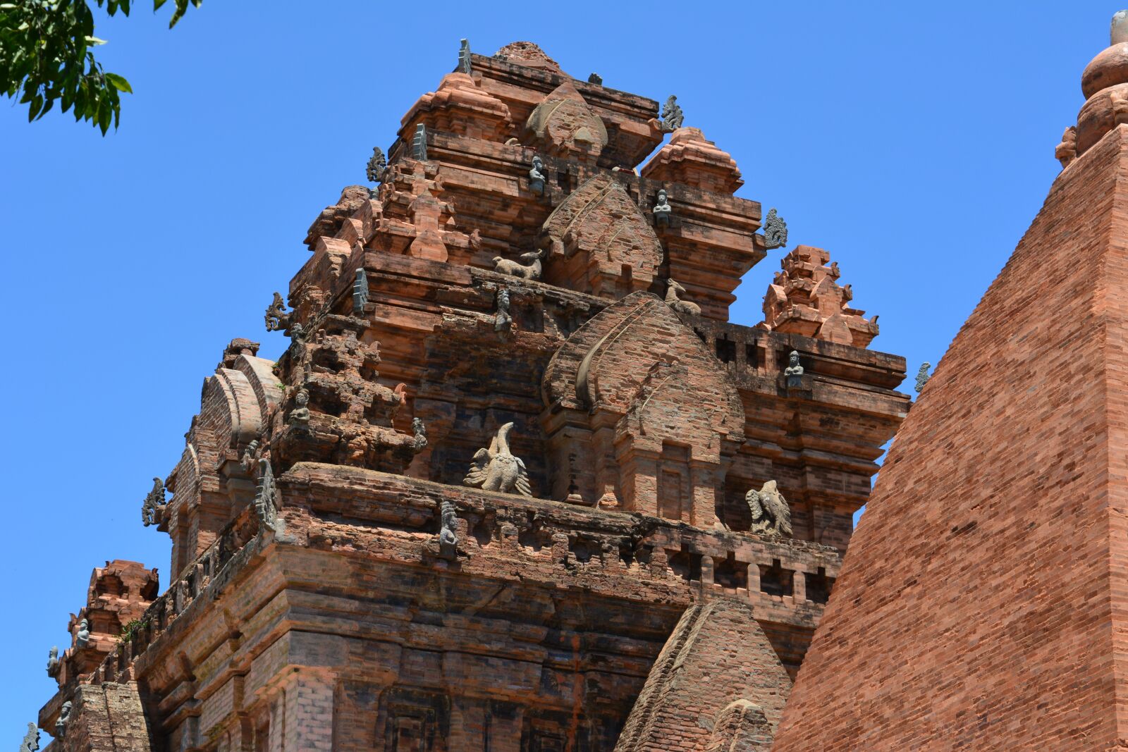 Nikon D5200 sample photo. Cham, po nagar, temple photography