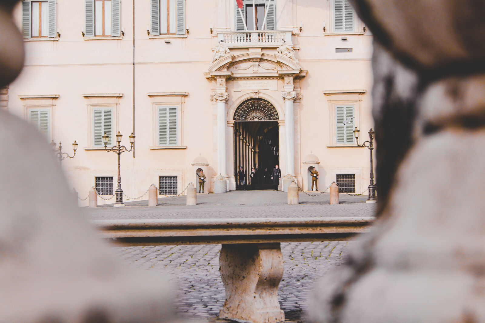 Canon EOS 700D (EOS Rebel T5i / EOS Kiss X7i) sample photo. Buildings, guard, military, people photography