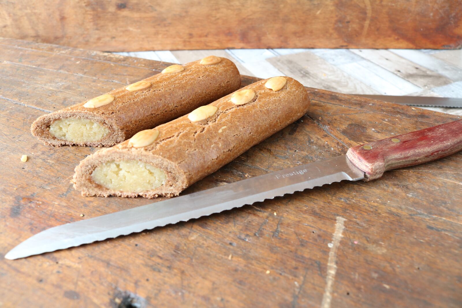 Canon EOS 750D (EOS Rebel T6i / EOS Kiss X8i) sample photo. Almond, gingerbread, rod photography