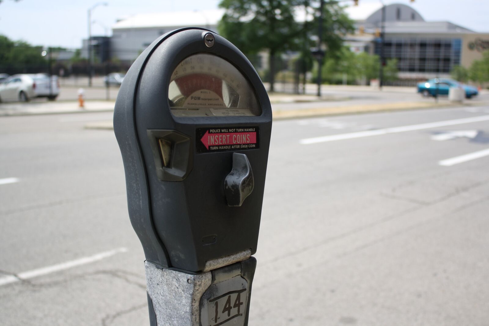 Canon EOS 1000D (EOS Digital Rebel XS / EOS Kiss F) sample photo. Parking meter, meter, expired photography