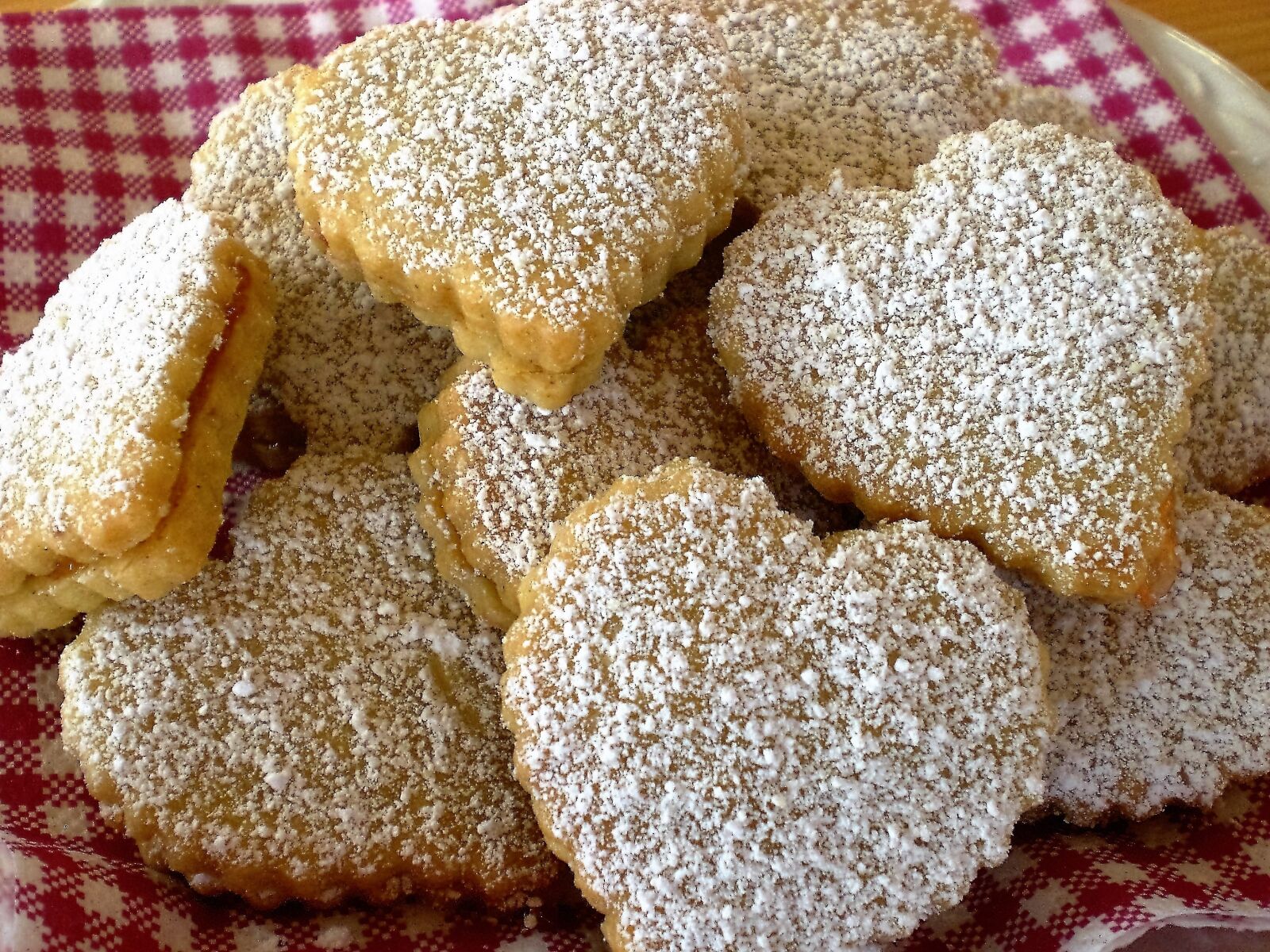 CASIO EX-Z75 sample photo. Cookie, heart, sugar photography