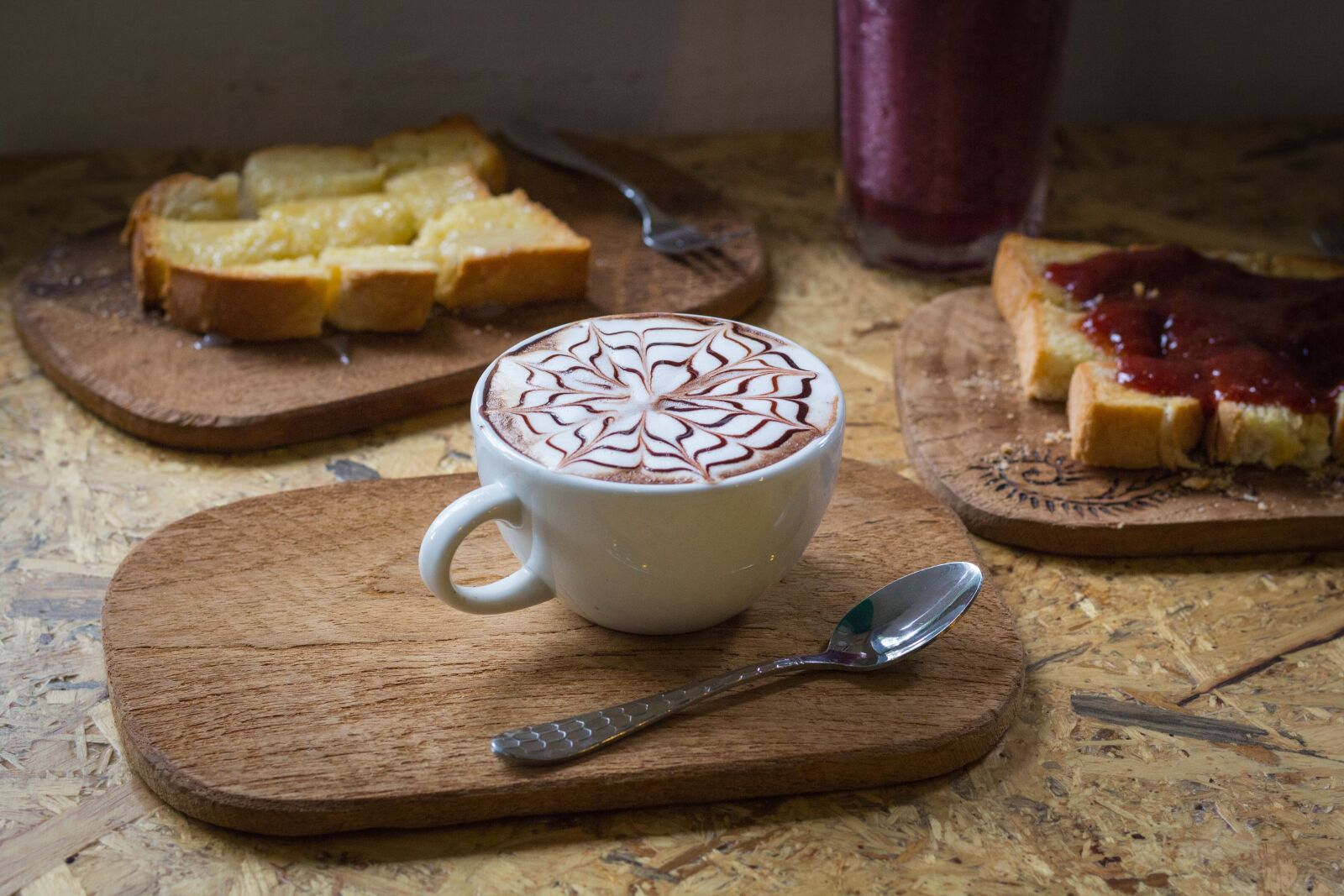Canon EOS 700D (EOS Rebel T5i / EOS Kiss X7i) + Canon EF 50mm F1.8 STM sample photo. Cappuccino, beverage, in the photography