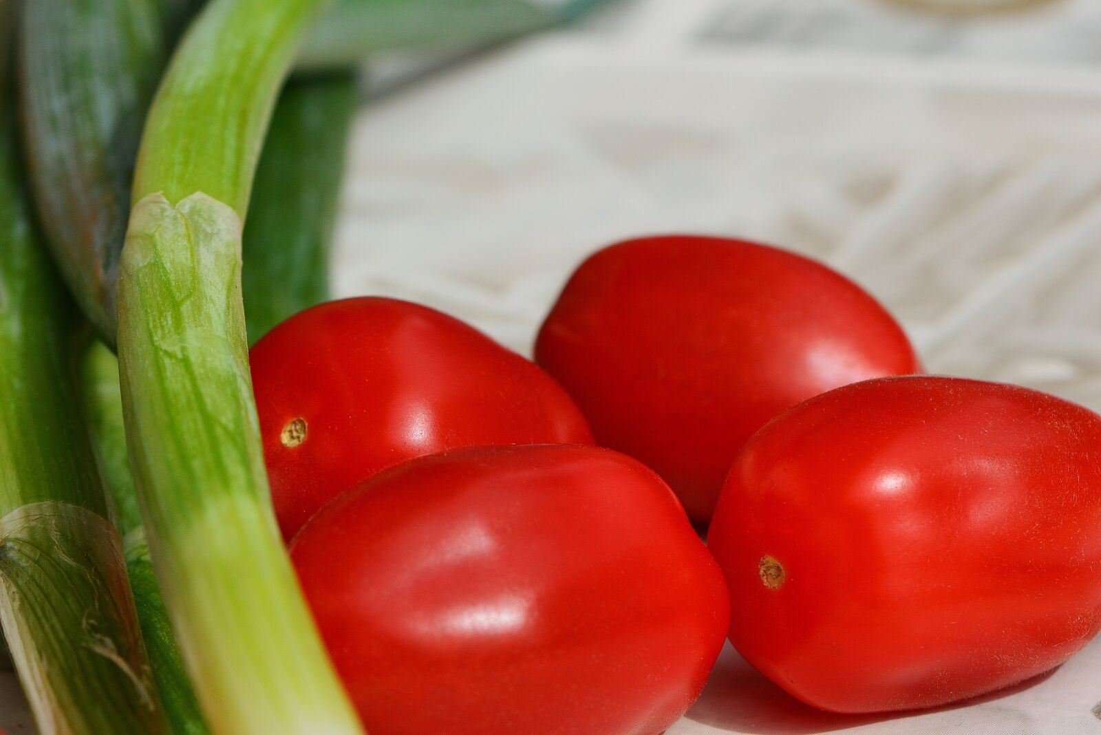 Nikon D3200 sample photo. Tomatoes, spring onions, vegetables photography