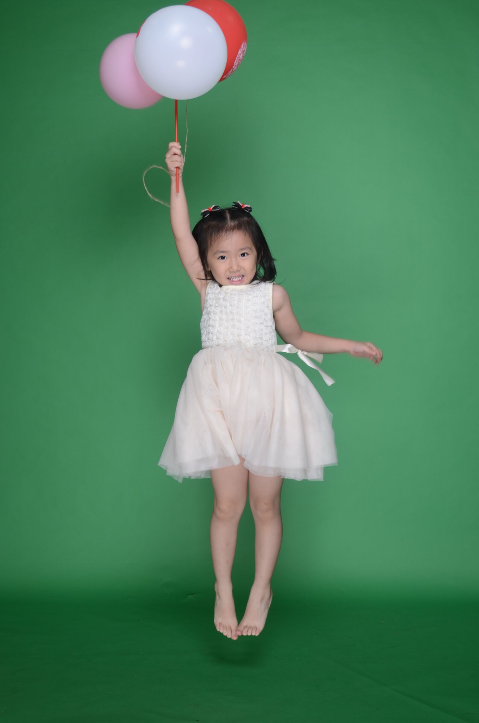 Nikon D5100 sample photo. Balloon, girls, cute photography