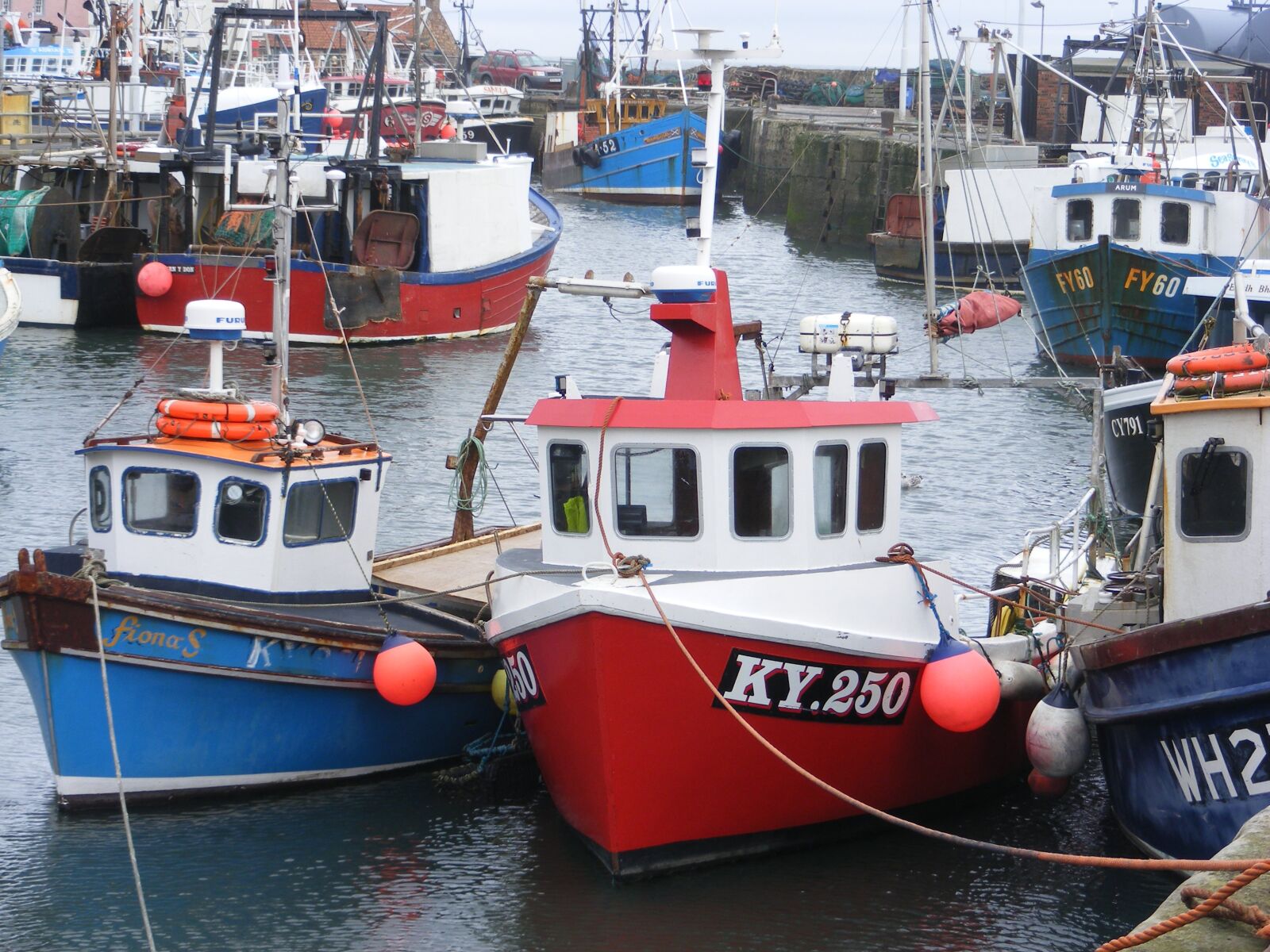 Fujifilm FinePix S5700 S700 sample photo. Boats, in, pittenweem photography