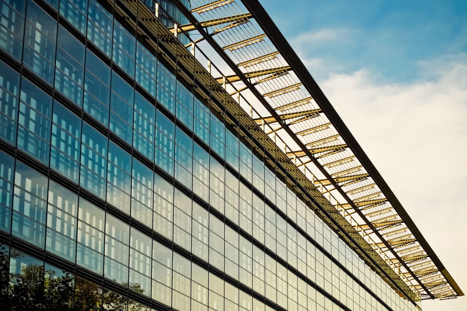 Olympus OM-D E-M10 sample photo. Architecture, facade, roof photography