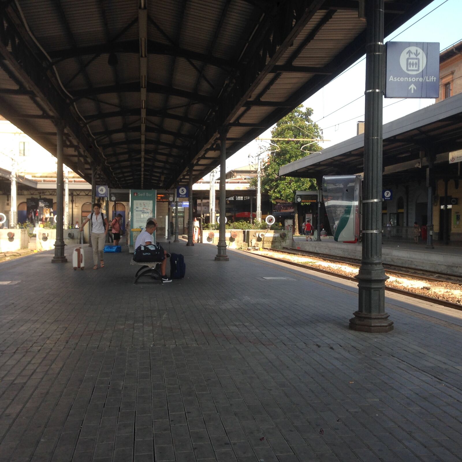 iPhone 5 back camera 4.12mm f/2.4 sample photo. Solitudine, stazione, treno photography