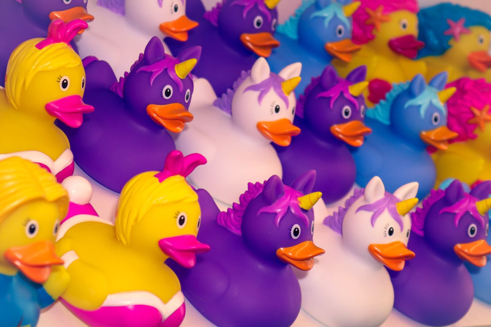 Canon EOS 200D (EOS Rebel SL2 / EOS Kiss X9) sample photo. Duck, bath duck, squeak photography