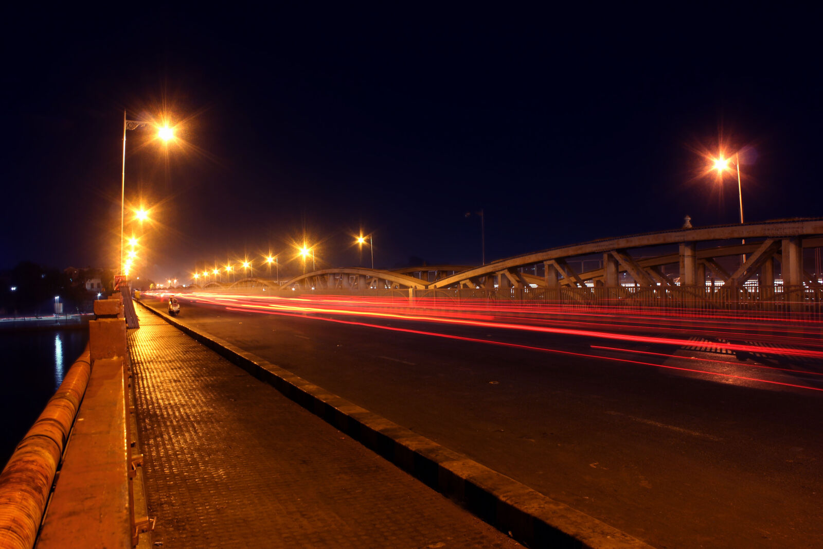Canon EOS 600D (Rebel EOS T3i / EOS Kiss X5) sample photo. City, lights, light, trail photography