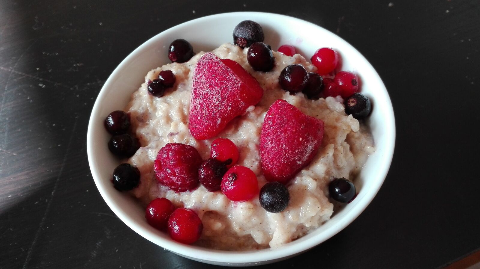 HUAWEI P8 Lite sample photo. Oats, red fruits, breakfast photography