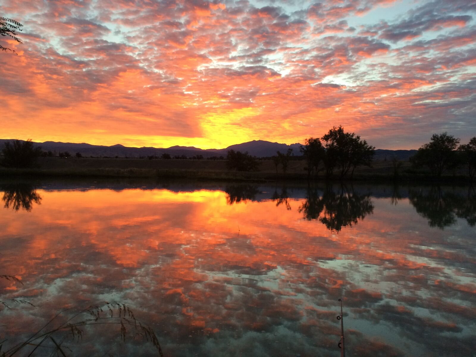 iPhone 5s back camera 4.15mm f/2.2 sample photo. Fishing, dawn, lake photography