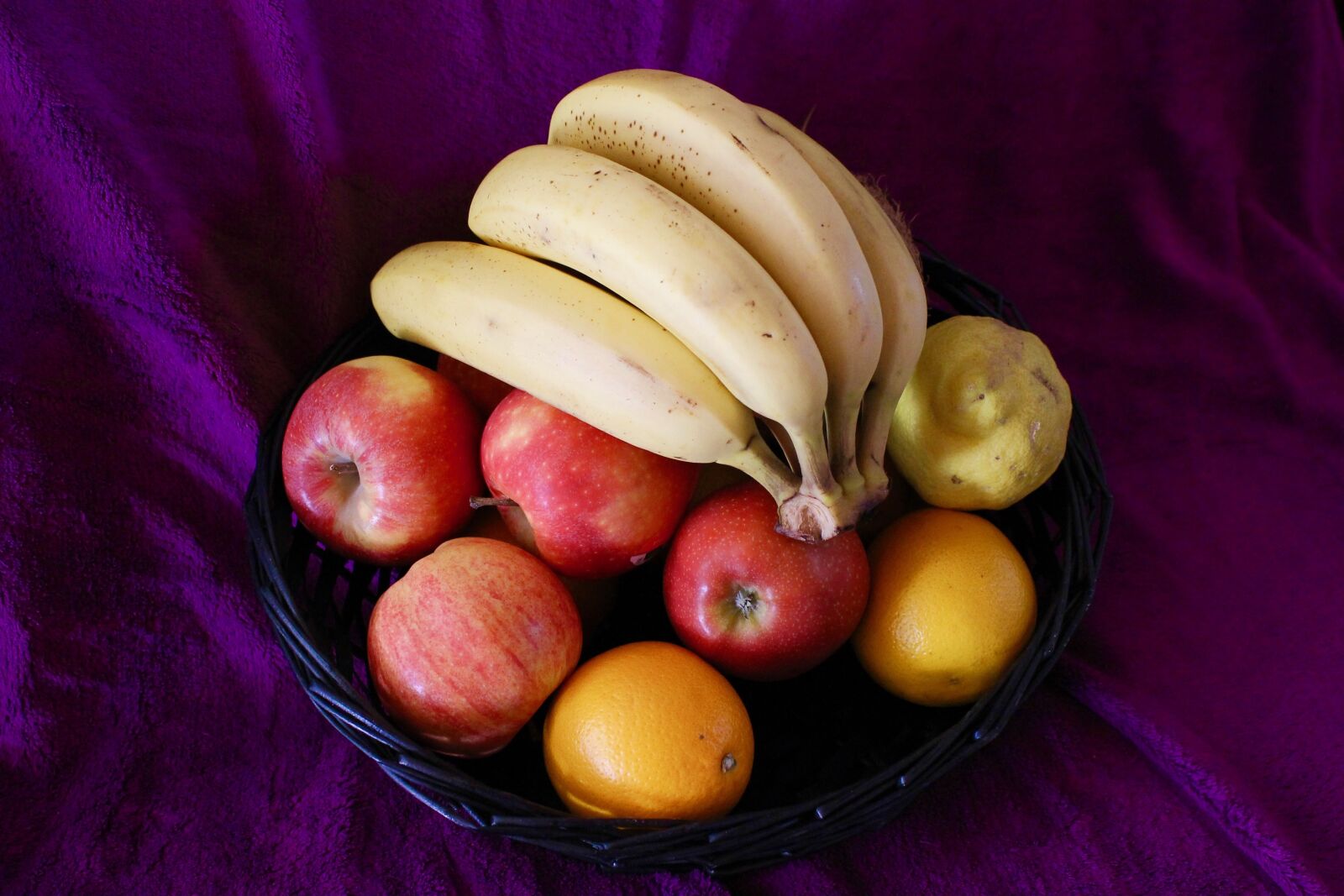 Canon EOS 1100D (EOS Rebel T3 / EOS Kiss X50) sample photo. Fruit, recycle bin, banana photography