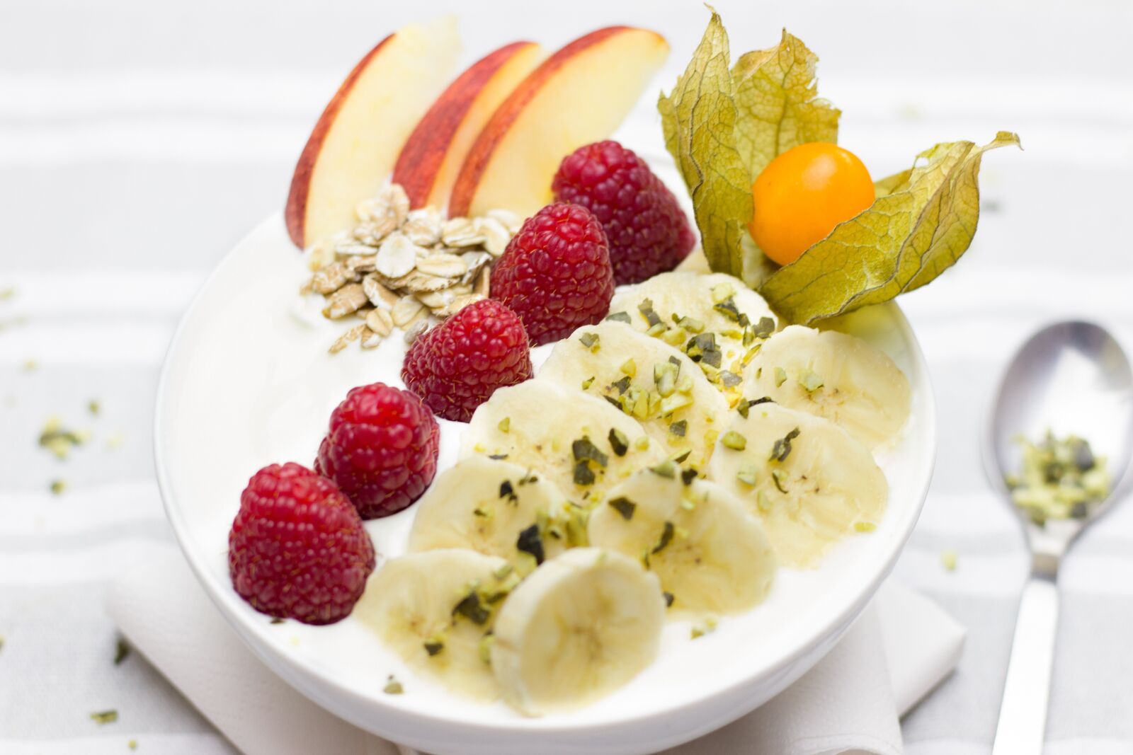 Canon EOS 600D (Rebel EOS T3i / EOS Kiss X5) + Canon EF 50mm F1.8 STM sample photo. Breakfast, healthy, banana photography
