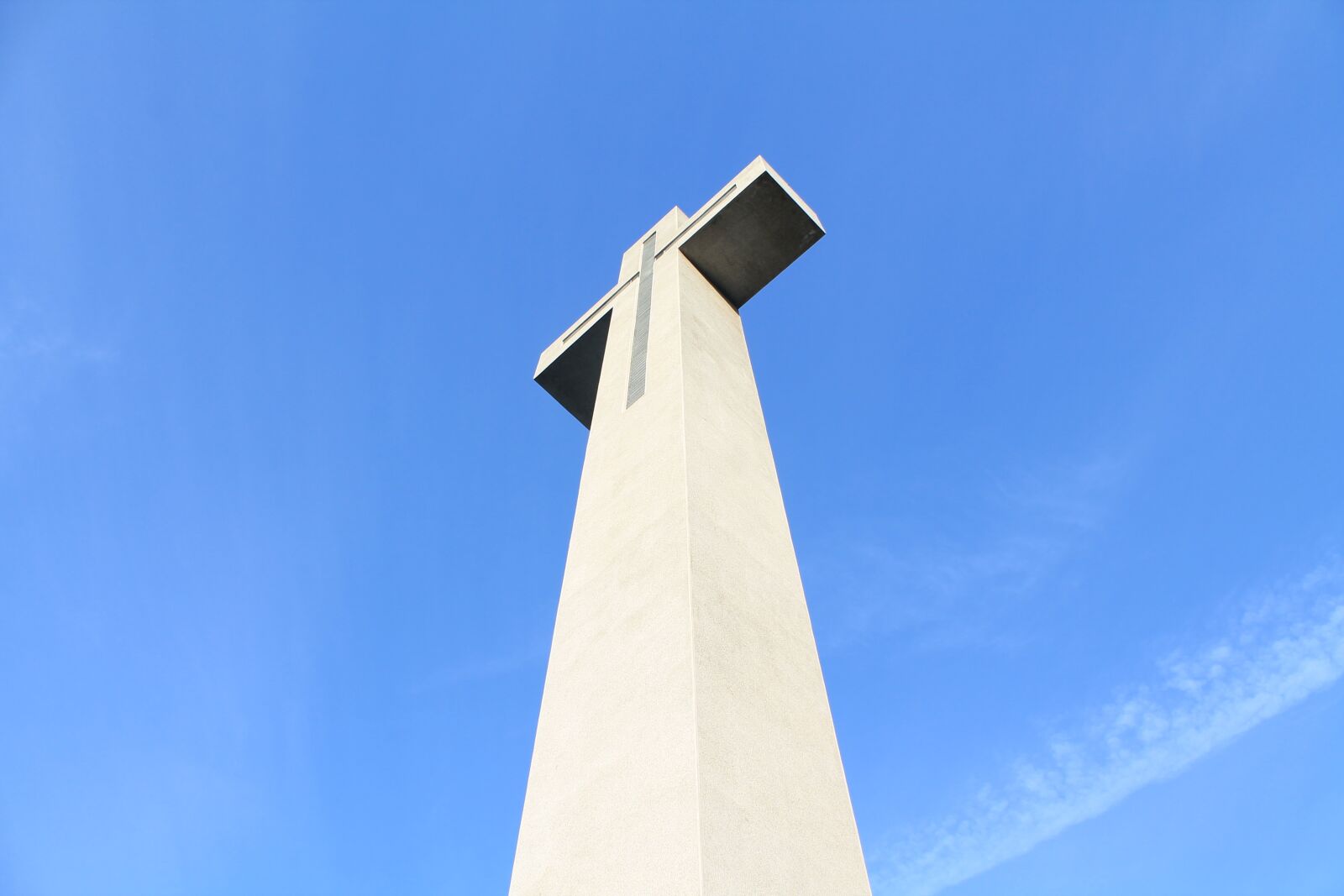 Canon EOS 1100D (EOS Rebel T3 / EOS Kiss X50) sample photo. Cruz, church, christianity photography
