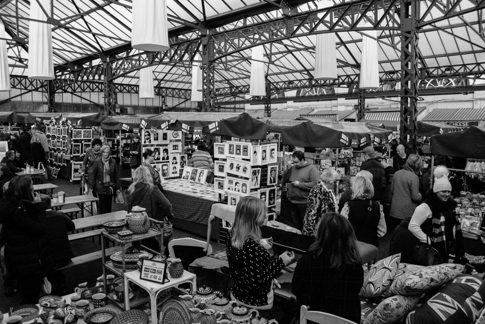 Canon EF-S 18-55mm F3.5-5.6 II sample photo. Altringham, market, black, and photography
