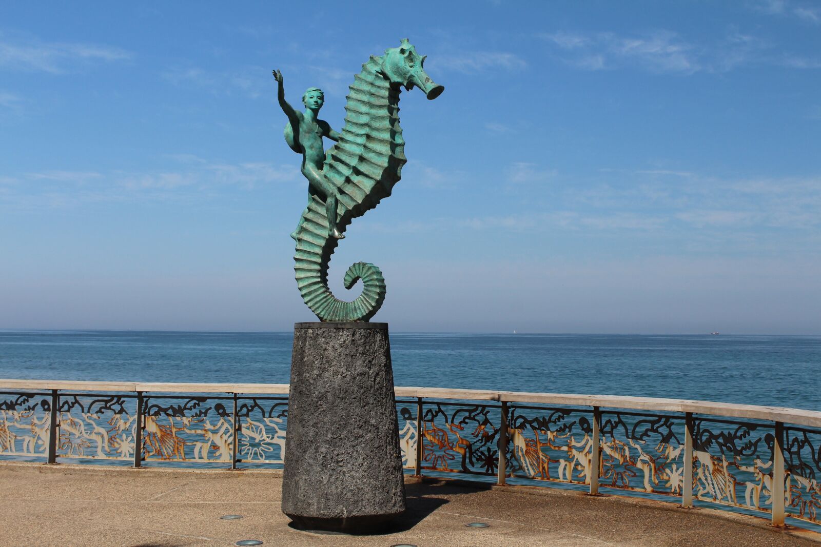 Canon EOS 650D (EOS Rebel T4i / EOS Kiss X6i) sample photo. Statue, beach, nature photography