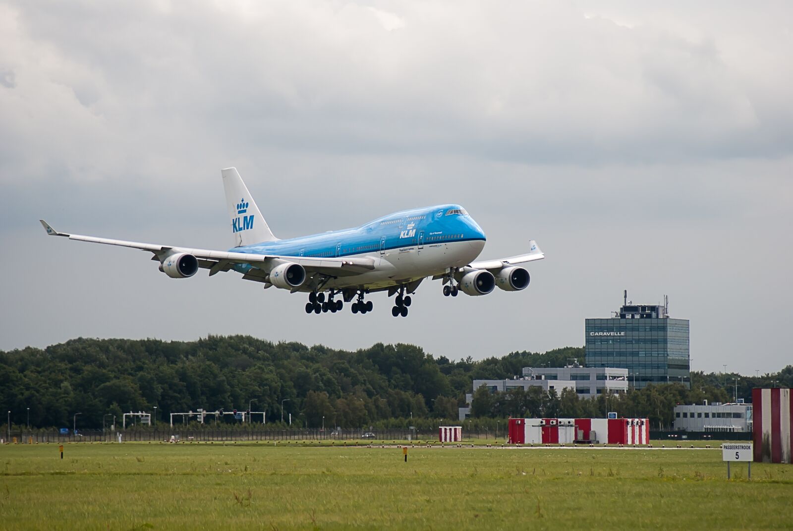 Nikon D3000 sample photo. Plane, runway, klm photography