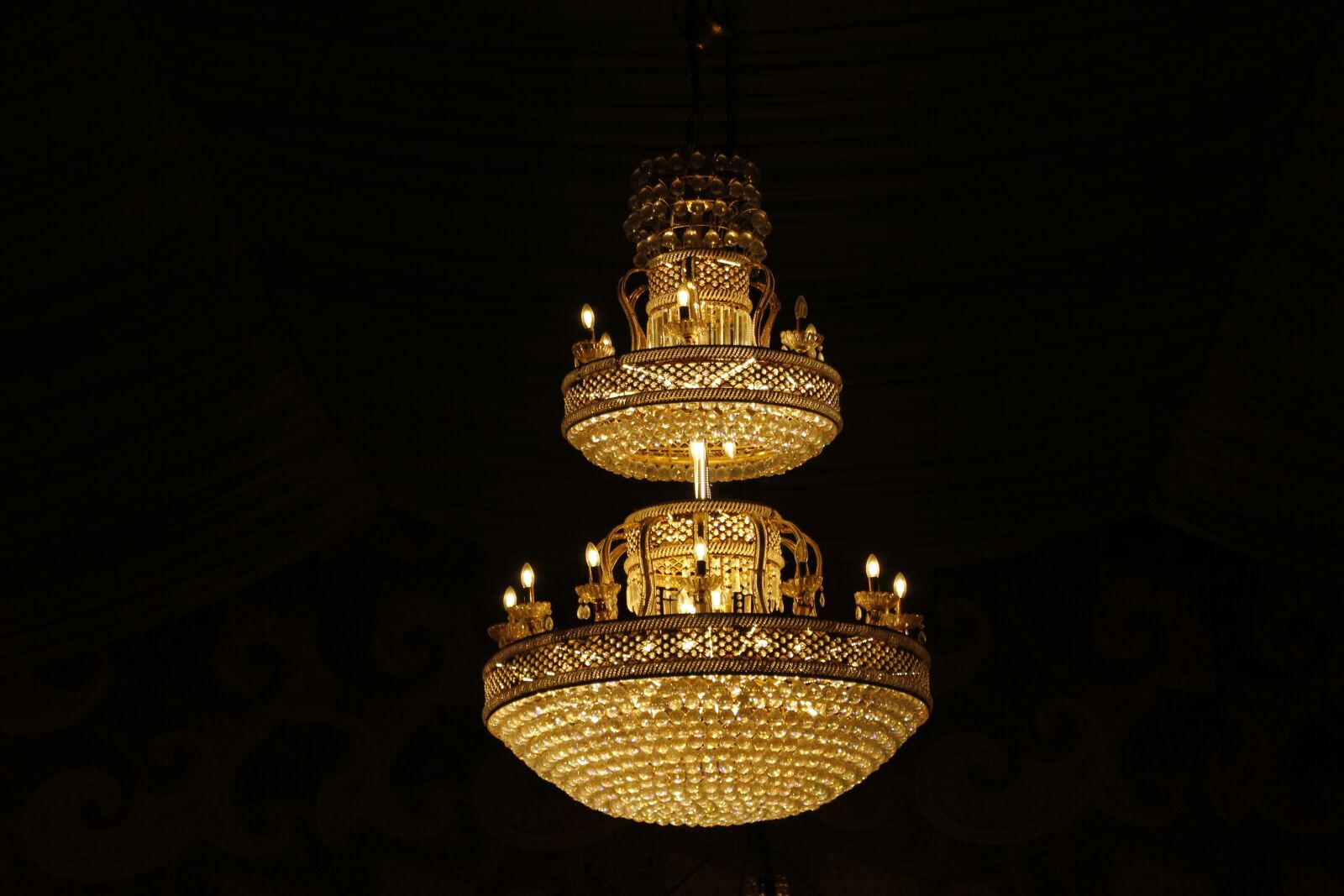 Canon EOS 60D sample photo. Chandelier, lowlights, black photography