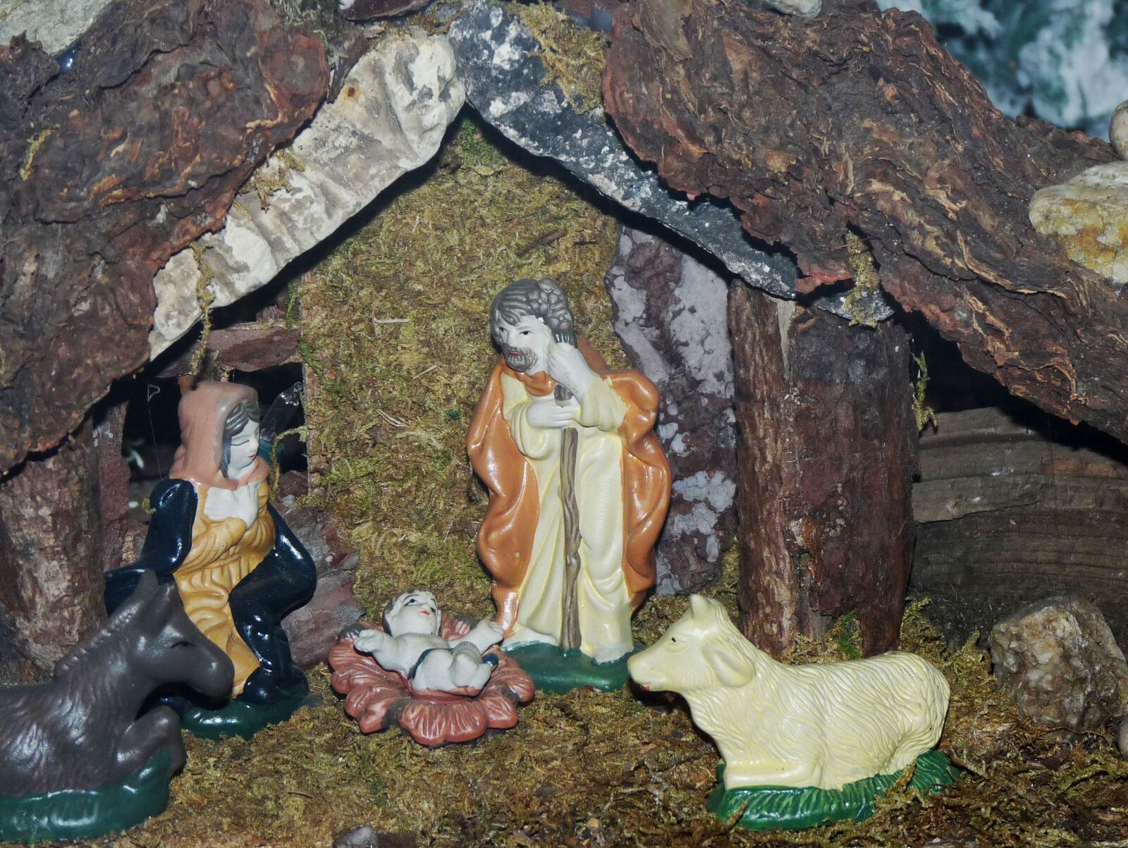 Panasonic Lumix DMC-FZ28 sample photo. Christmas, nativity scene, advent photography