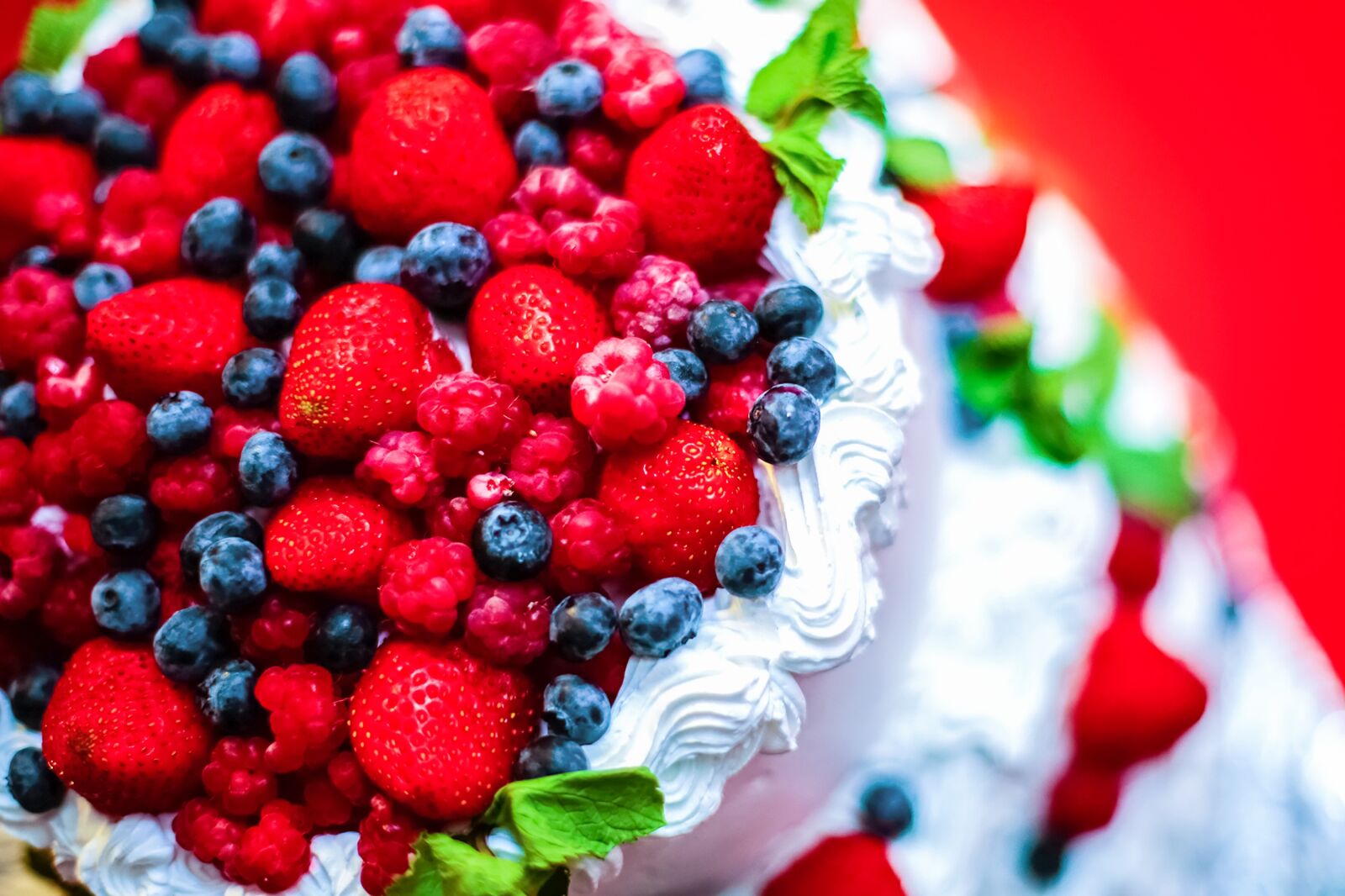Canon EF 50mm F1.4 USM sample photo. Berry, cream, cake photography