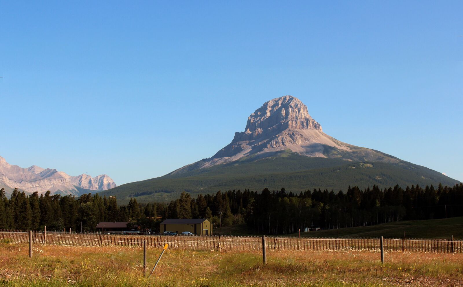 Canon EOS 600D (Rebel EOS T3i / EOS Kiss X5) sample photo. Mountain, crowsnest, alberta photography