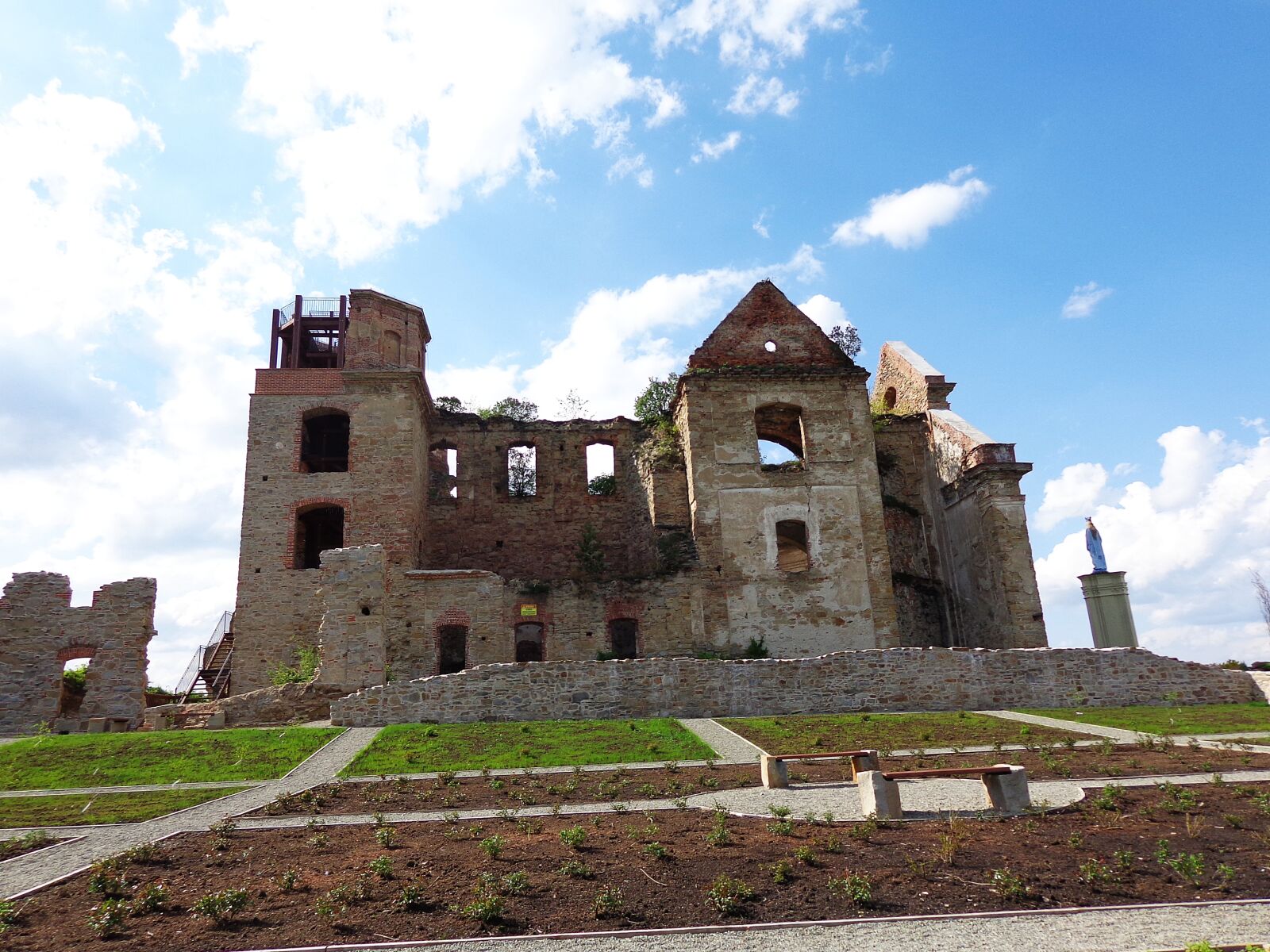 Sony Cyber-shot DSC-H90 sample photo. Monument, castle, building photography