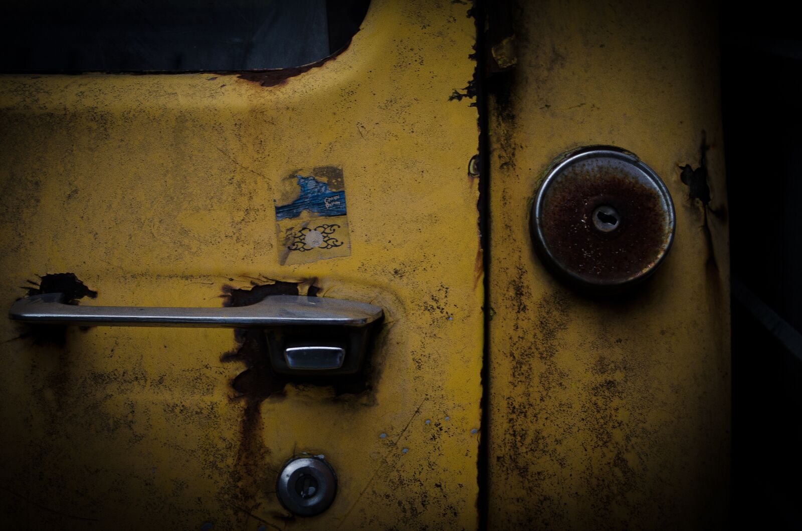 Nikon D5100 sample photo. Door, yellow, old photography