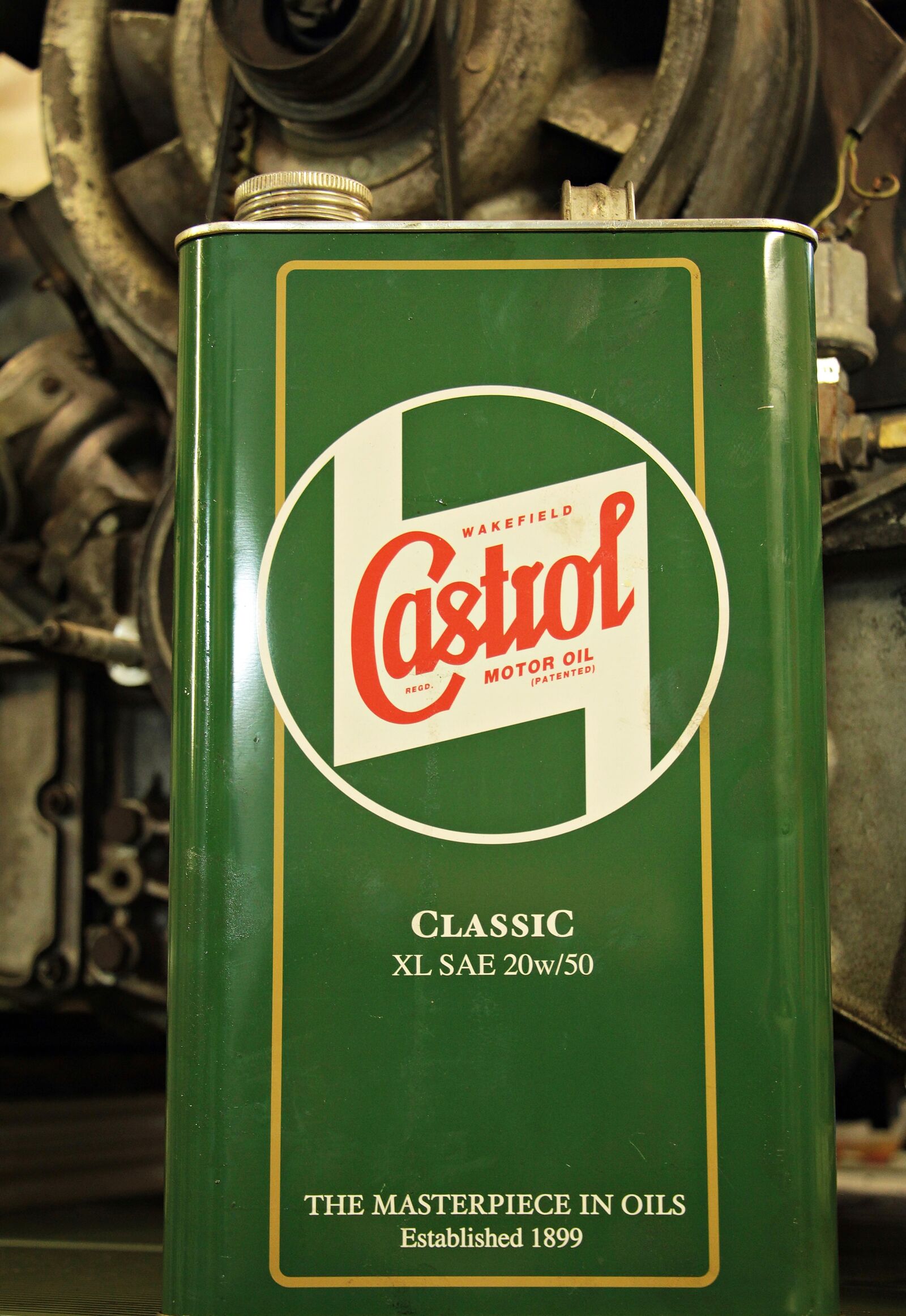 Canon EOS 550D (EOS Rebel T2i / EOS Kiss X4) sample photo. Engine block, engine oil photography