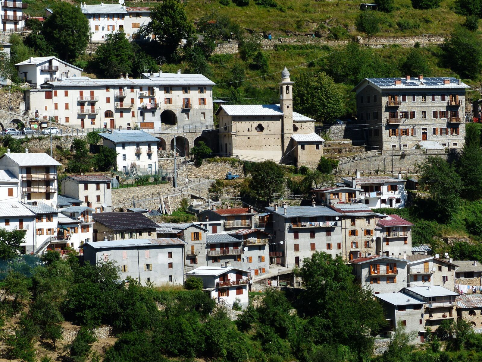 Panasonic Lumix DMC-FZ200 sample photo. Piaggia, village, place photography